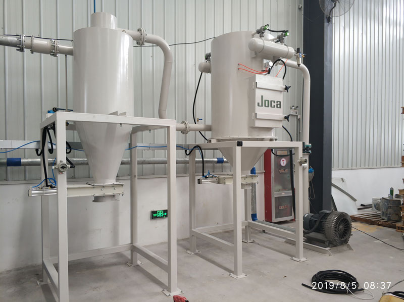 耐(nài)火材料真空(kōng)清掃現(xiàn)場